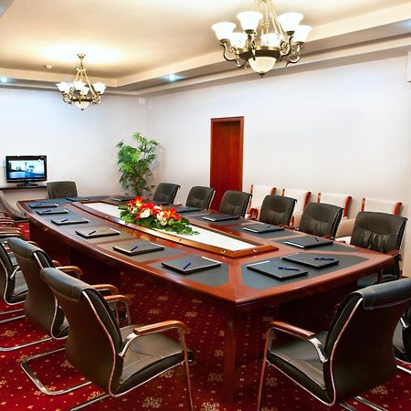 Goldman Empire Hotel Astana Ngoại thất bức ảnh