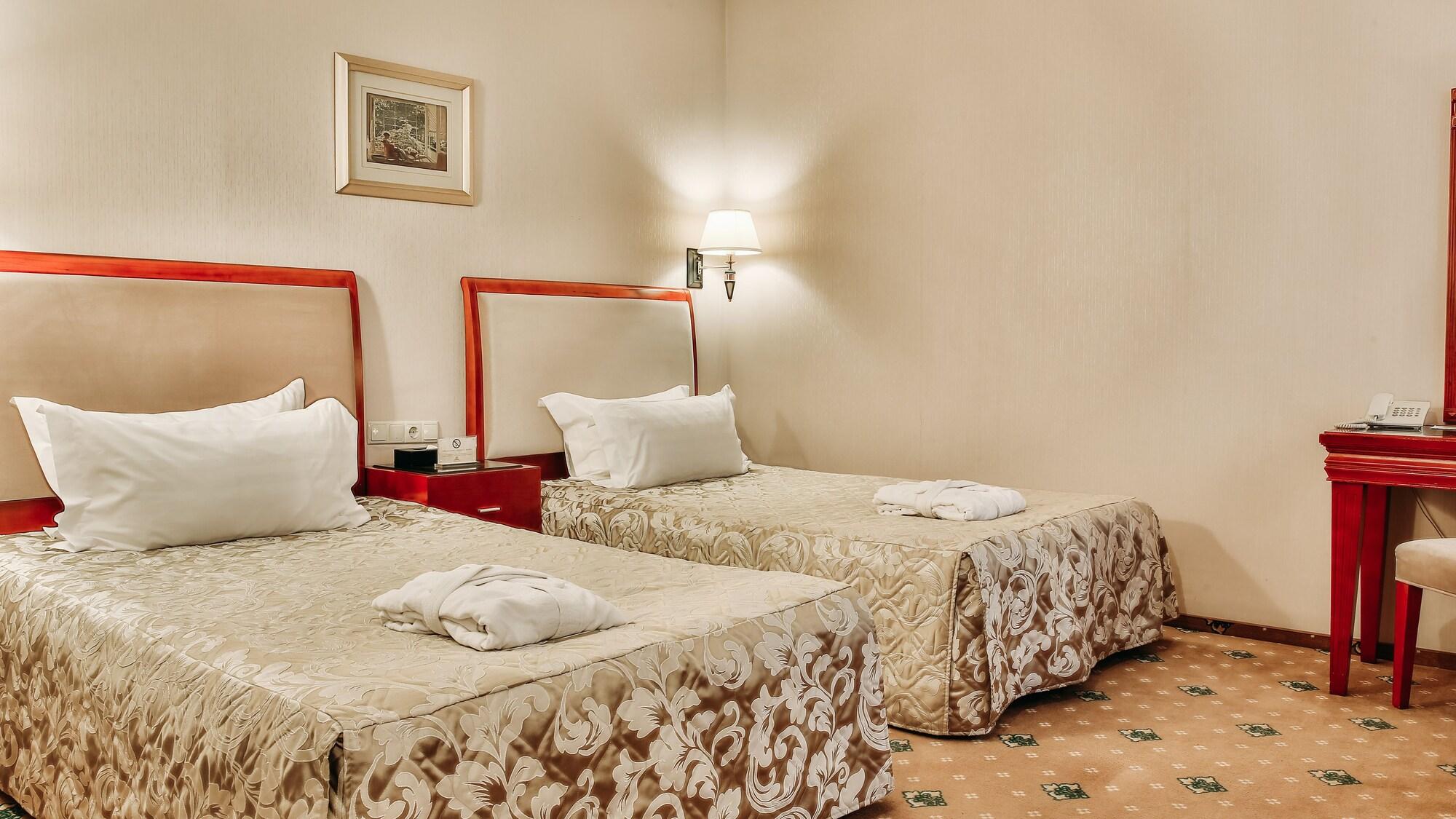 Goldman Empire Hotel Astana Ngoại thất bức ảnh