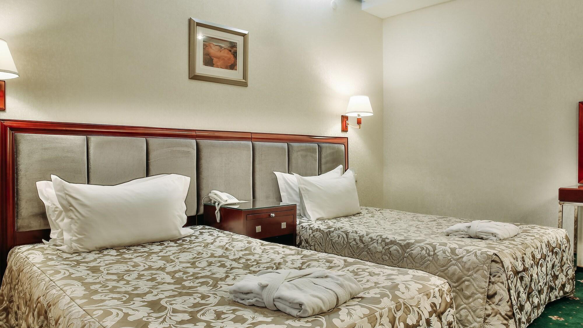 Goldman Empire Hotel Astana Ngoại thất bức ảnh