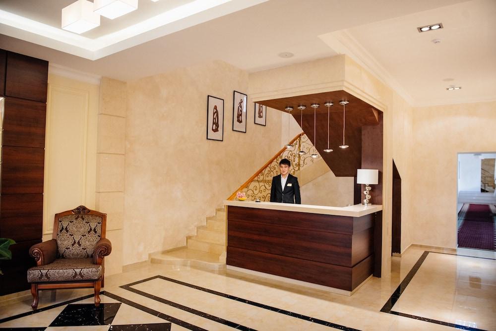 Goldman Empire Hotel Astana Ngoại thất bức ảnh