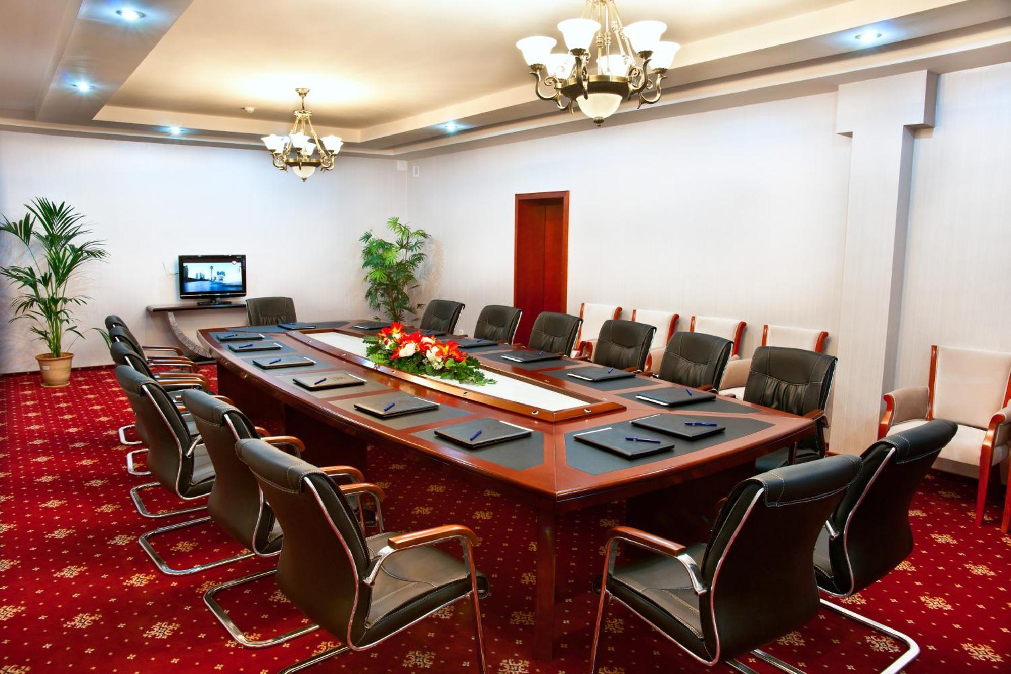 Goldman Empire Hotel Astana Ngoại thất bức ảnh