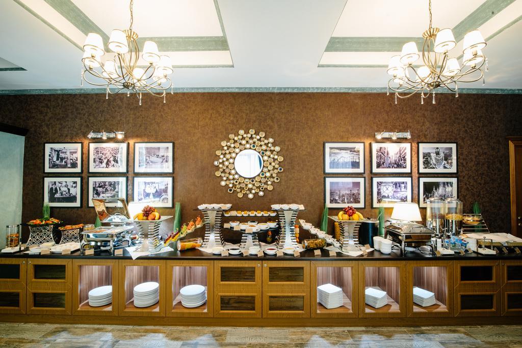Goldman Empire Hotel Astana Ngoại thất bức ảnh
