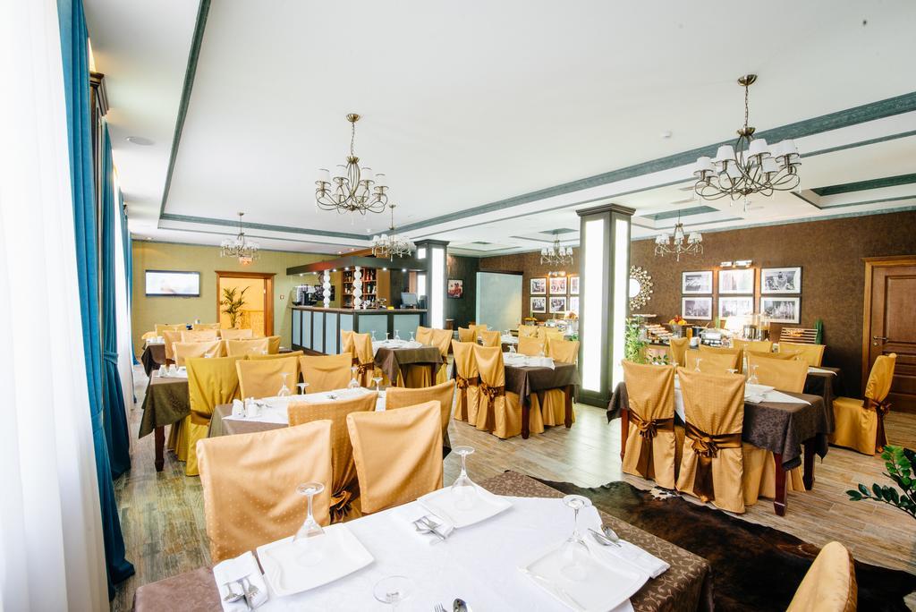 Goldman Empire Hotel Astana Ngoại thất bức ảnh