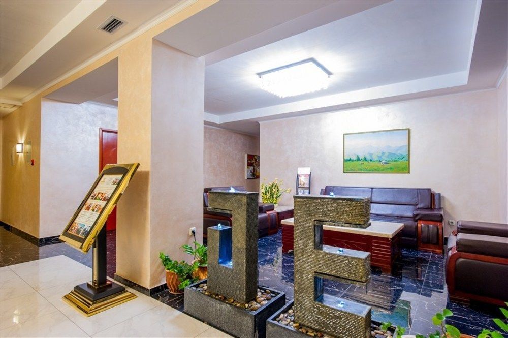 Goldman Empire Hotel Astana Ngoại thất bức ảnh