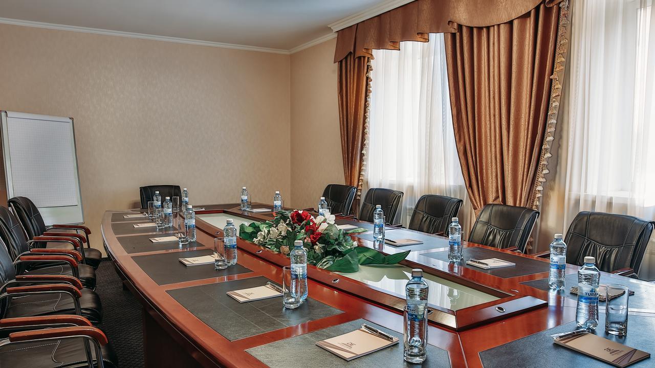 Goldman Empire Hotel Astana Ngoại thất bức ảnh