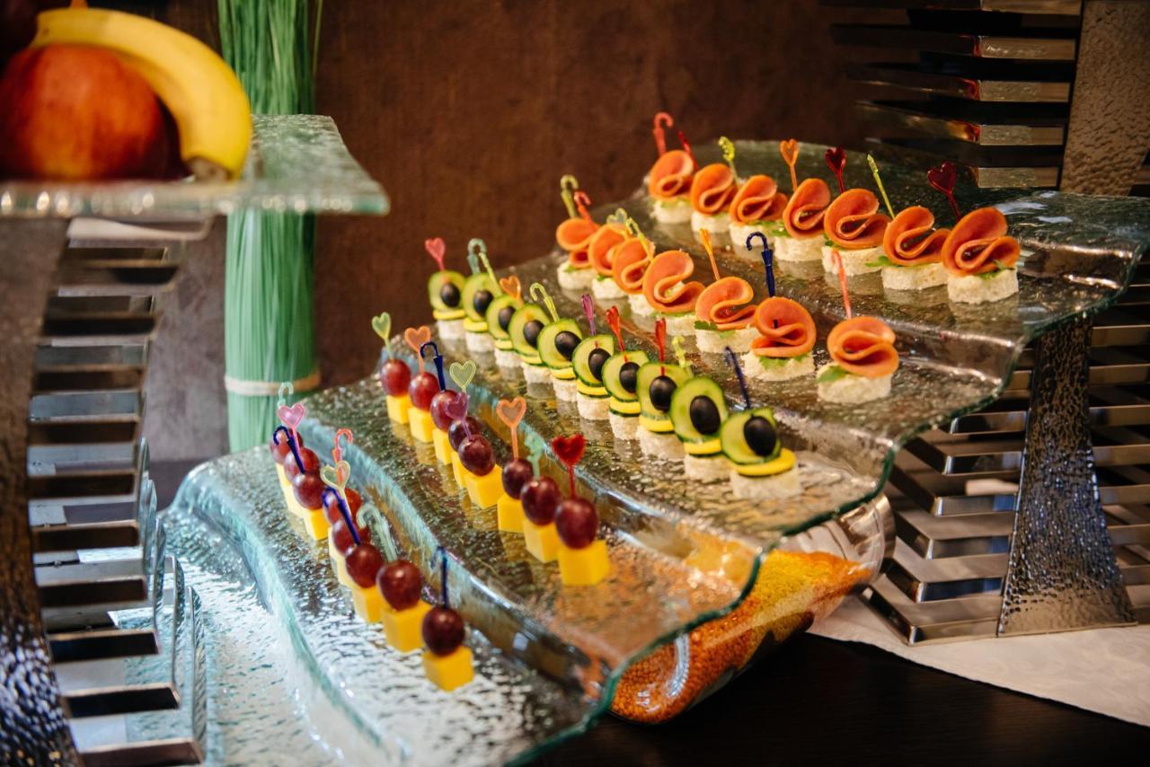 Goldman Empire Hotel Astana Ngoại thất bức ảnh